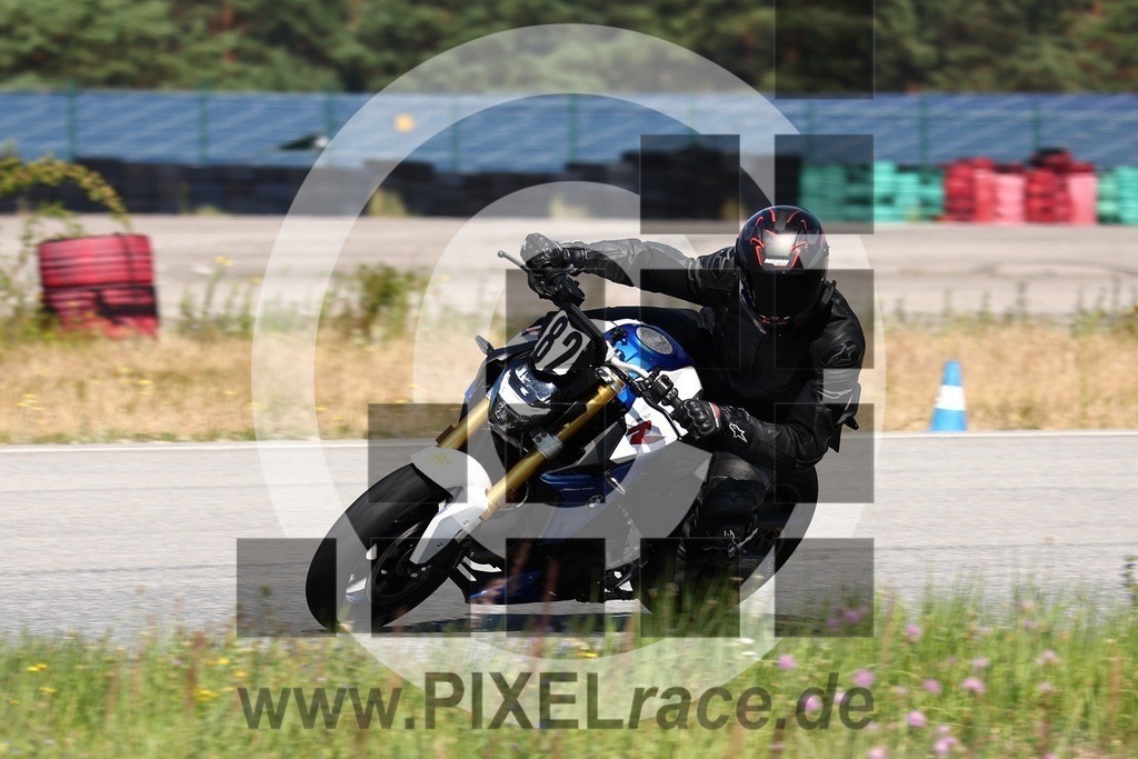0082-20240715_04378 | Schöne Erinnerungen an spannende Momente - das festzuhalten ist unser Job. PIXELrace.de ist seit 2003 auf den Rennstrecken Europas unterwegs um die Action draußen beim Fahren und die wunderbare Stimmung imm Fahrerlager für euch einzufangen.