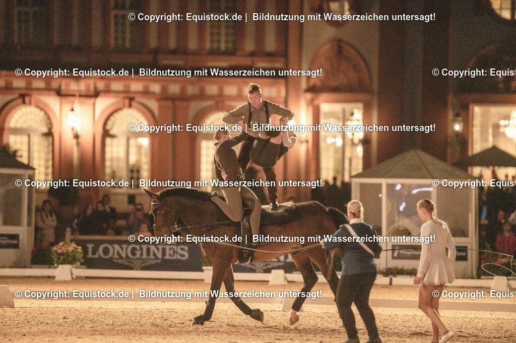 20230527_Voltigieren_NASPA_Flutlicht_1217 | equistock