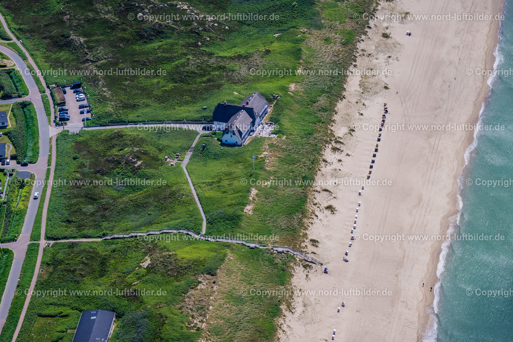 Sylt_Rantum_Slring_Hof_Hotel_ELS_4395130625 | SYLT 21.06.2025 Gebäudekomplex der Hotelanlage " SÖL`Ring Hof " im Ortsteil Rantum (Sylt) in Sylt auf der Insel Sylt im Bundesland Schleswig-Holstein, Deutschland. Weiterführende Informationen bei: Sölring Hof. // Complex of the hotel building " SOeL`Ring Hof " in the district Rantum (Sylt) in Sylt on Island Sylt in the state Schleswig-Holstein, Germany. Further information at: Soelring Hof. Foto: Martin Elsen