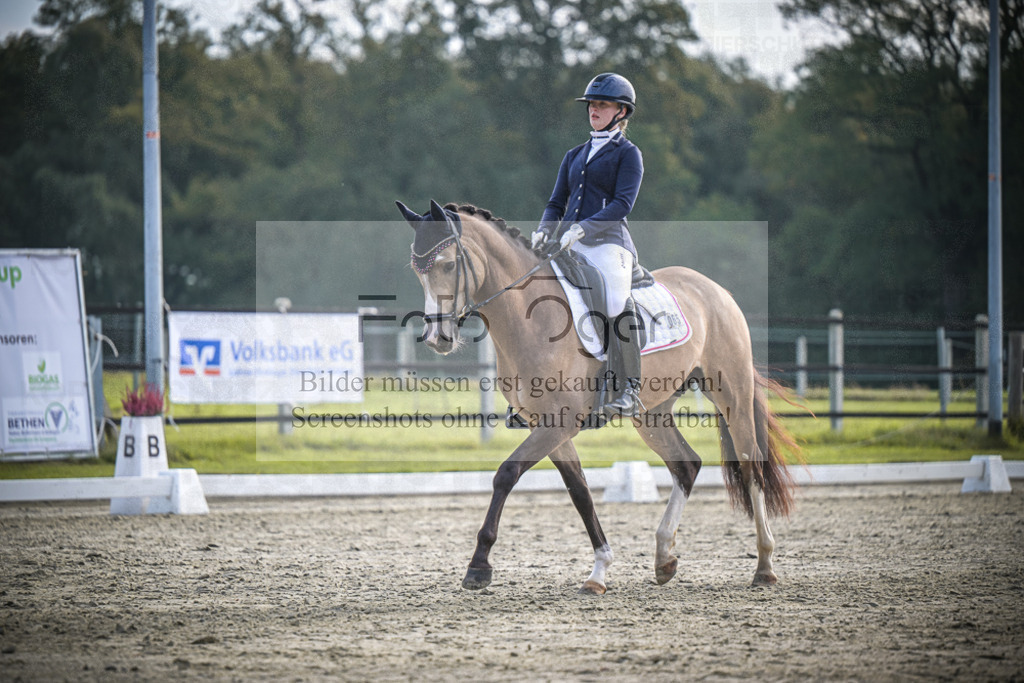 DOS_B022 | Entdecke hochwertige Reitturnierfotos von Foto Oger. Professionell, emotional und authentisch – jetzt Lieblingsmomente im Shop bestellen.Deutschlandweite Turnierfotografie. - Realisiert mit Pictrs.com
