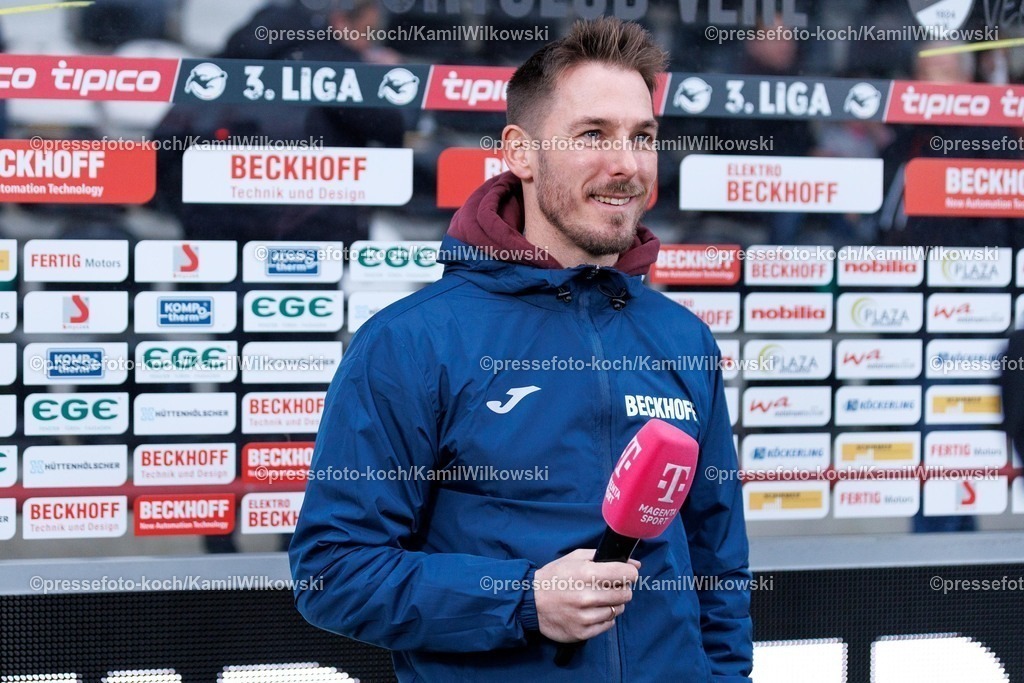 xKWIx30112501004 | 30.11.2025, xkwix, Fußball, 3. Liga, SSC Verl - VfL Osnabrück, Sportclub Arena: Tobias Strobl (SC Verl Cheftrainer) beim InterviewxKamilxWilkowskixPressefotoKochx