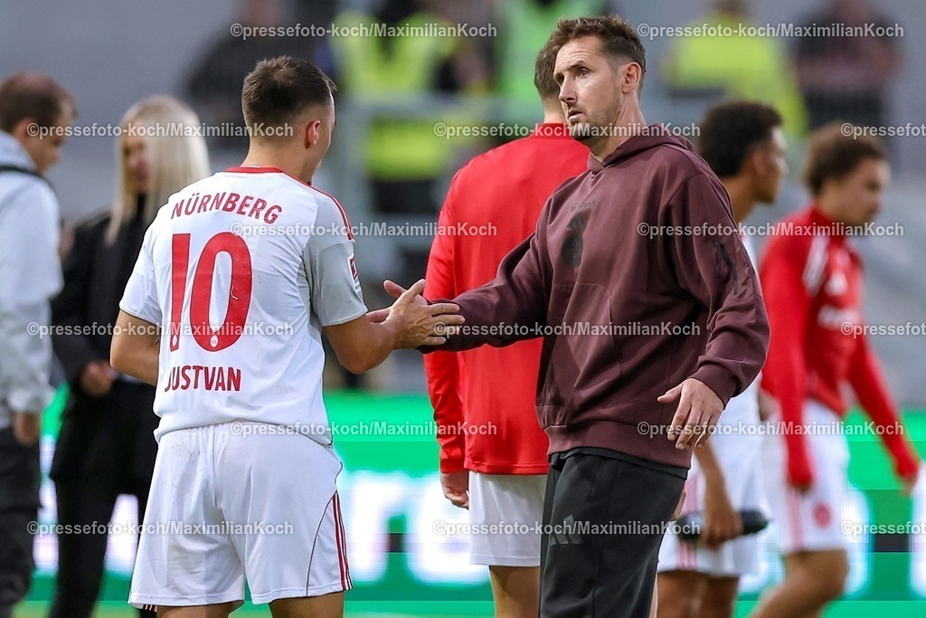 PRM22082501164 | 22.08.2025, Fußball, Preußen Münster - 1. FC Nürnberg, 2. Fußball Bundesliga,  Preußenstadion, Saison 2025 2026: Enttäuschung nach der 1:2 Niederlage für Nürnberg.  Julian Justvan (1FC Nuernberg #10) Cheftrainer Miroslav Klose (1FC Nuernberg #hc) DFB regulations prohibit any use of photographs as image sequences and or quasi-video.