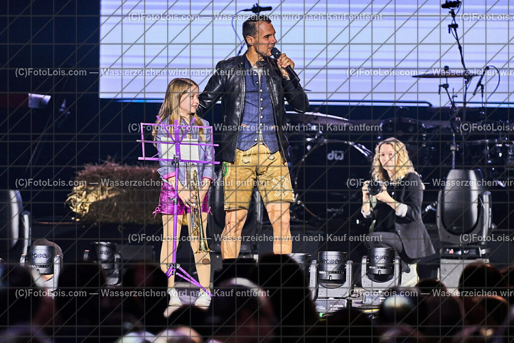 ALP2423_BergBauernTour-Konzert_Naschenweng_Mariella | (C)FotoLois.com, Alois Spandl, BergBauernTour 2023 - Melissa Naschenweng, Tourstop in Wieselburg, Konzert im NV-Forum Wieselburg, Sa 8. April 2023.