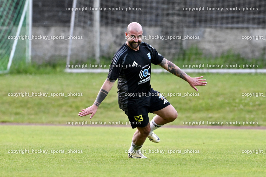 WSG Radenthein vs. URC Thal Assling | Jubel #9 Denis Kerrniqi URC Thal Assling, WSG Radenthein vs. URC Thal Assling, WSG Radenthein vs. URC Thal Assling am 30.05.2025 in Radenthein (Sportplatz Radenthein), Austria, (Photo by Bernd Stefan)