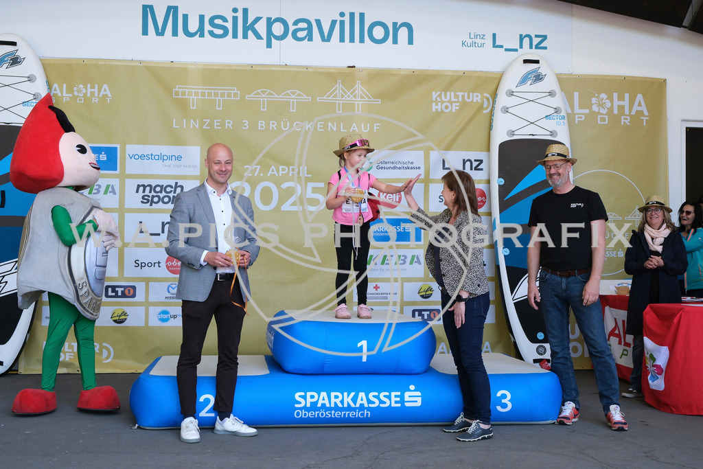 ..... | LINZ,AUSTRIA,27.April 25, Int. 3 Brückenlauf Linz  , Image shows: Photo: WAPICS / Michael Ring