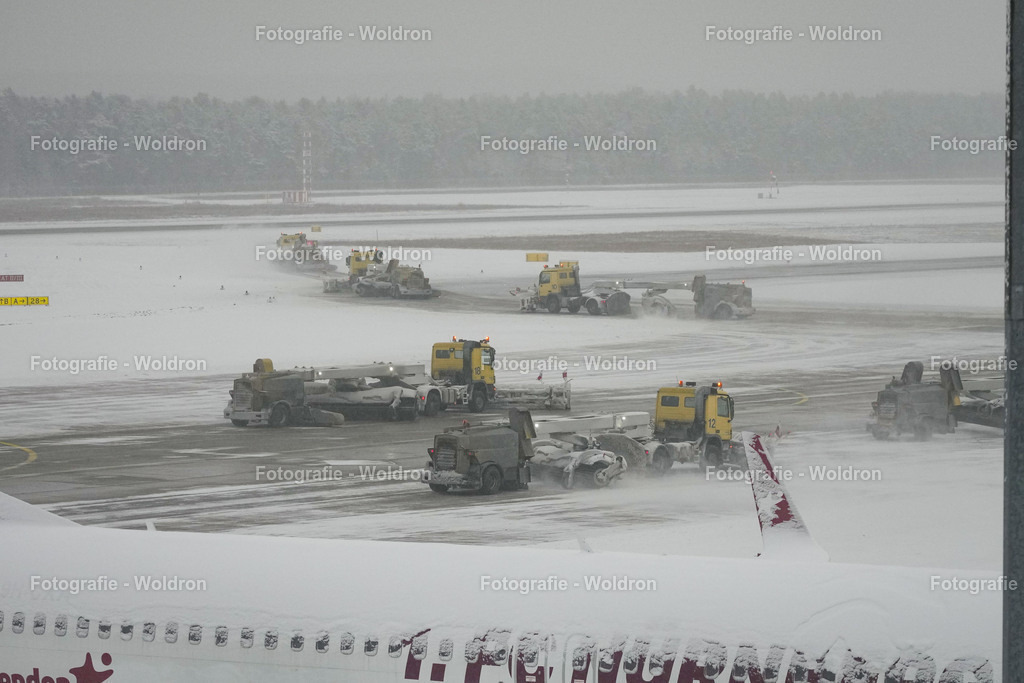 20221218  Deuschland Nuernberg - Airport-7 | Fotografie Woldron