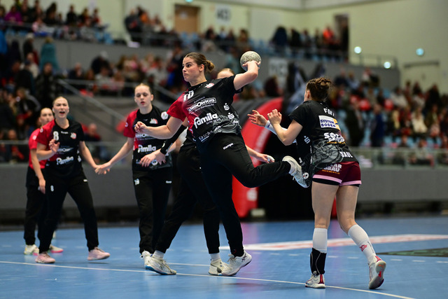 Handball I Frauen I Saison 2025-2026 I 2. HBF I 11. Spieltag I HL Buchholz 08-Rosengarten - HC Leipzig I 75815 | Wurf Tine Hinz (10, HL Buchholz 08-Rosengarten) - Realisiert mit Pictrs.com