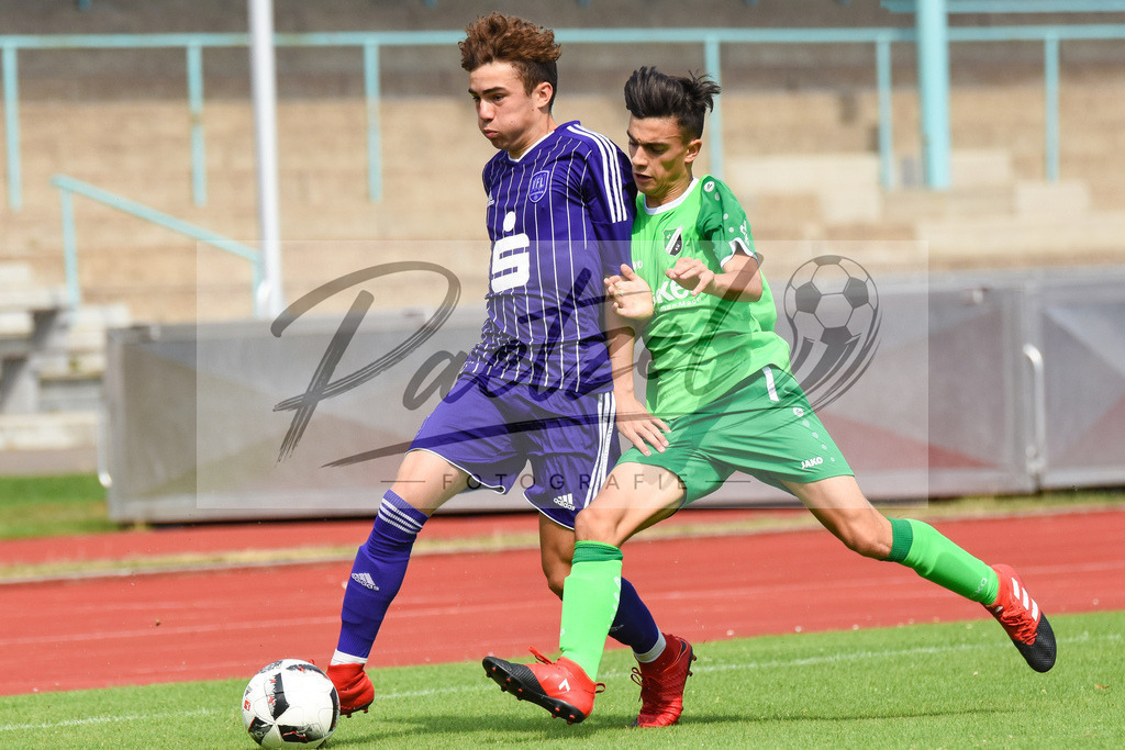 20180728_OSNSVR_0003 | Fußball, A-Junioren: Marc Auge (VfL Osnabrück), links im Zweikampf beim Testspiel zwischen VfL Osnabrück vs. SV Rödinghausen am 28.07.2018 im Sportpark Illoshöhe in Osnabrück, Deutschland.(Foto von Nico Paetzel) - Realisiert mit Pictrs.com