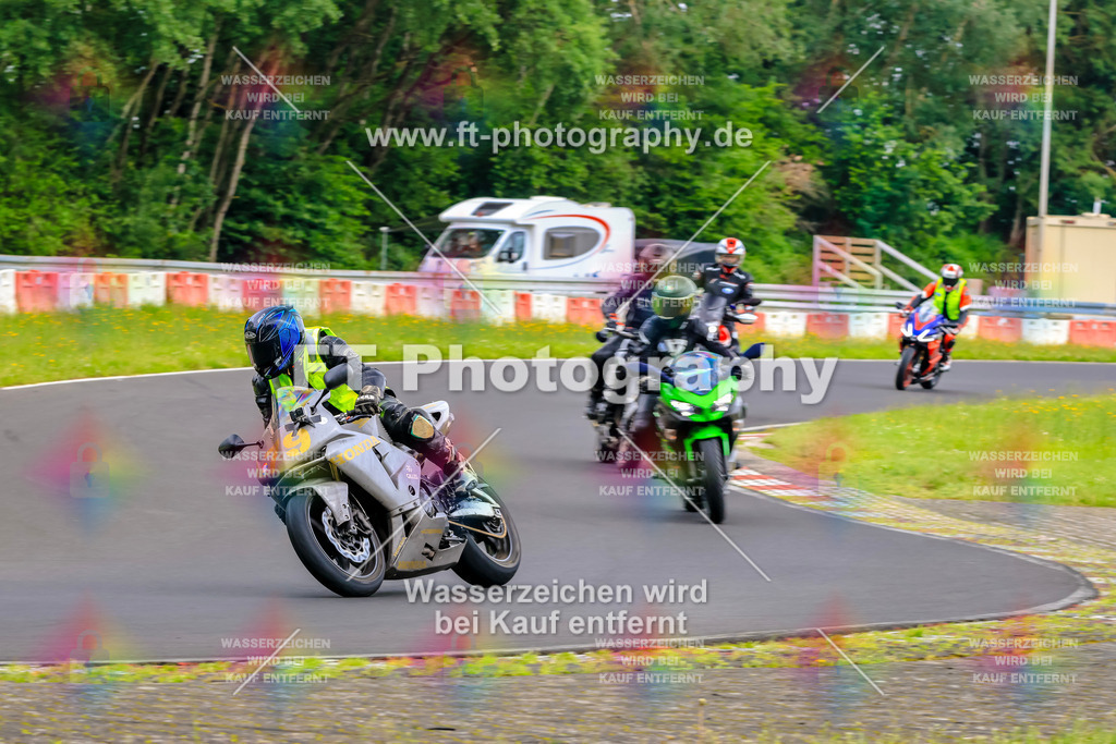 VBK-7885 | Hier findet Ihr Bilder von Touristenfahrten auf der Nürburgring Nordschleife oder von anderen Veranstaltungen die ich besucht habe. Viel Spass beim Durch Schauen 