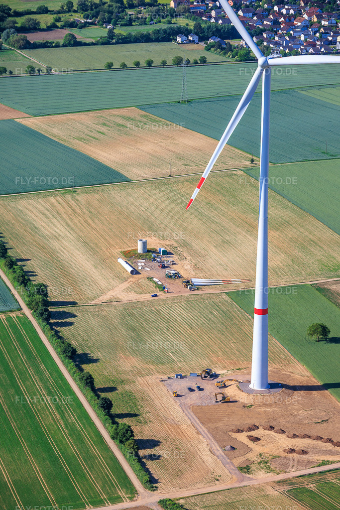 Luftbild: Abriss und Zerlegen der vier Altanlagen (GE 1.5) aus 2004 nach Repowering des Windpark Minfeld. im Ortsteil Minderslachen in Kandel im Bundesland Rheinland-Pfalz in Deutschland.Foto: IMG_156988.jpg vom 29.05.2026 durch Werner Riehm/FLY-FOTO.deAuflösung des Originals: 4000 x 6000 pxJUWI Windparks - JUWI