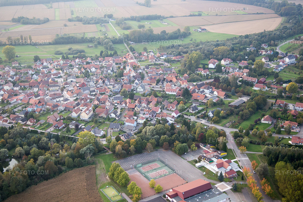 Aerial view: View of the town in Beinheim in the state Bas-Rhin, France.Photo: IMG_074456.jpg taken on 10/04/2014 by Werner Riehm/FLY-FOTO.comResolution of the original: 5472 x 3648 px