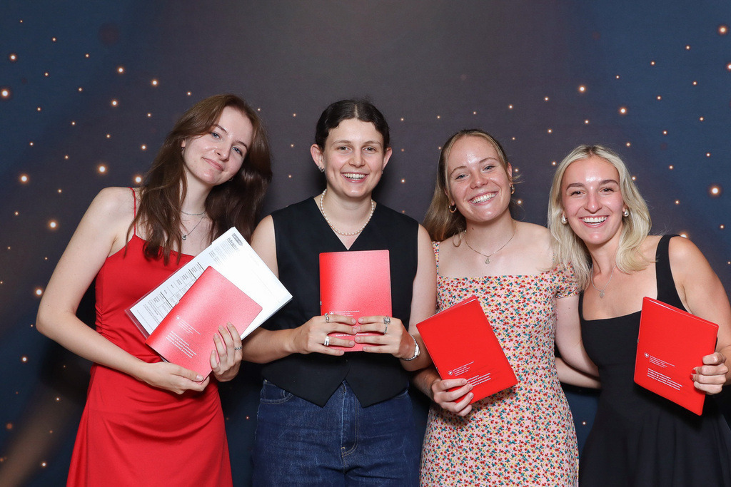 ZD260628112736-57 | Fotoshop von zweidimensional Fotografie. Ihr Fotograf im Aargau. Abzüge von Ihrem Fotobox Event bestellen.Abzüge von Ihrem Hochzeit bestellen.Abzüge von Ihrem Schulfotograf bestellen.
