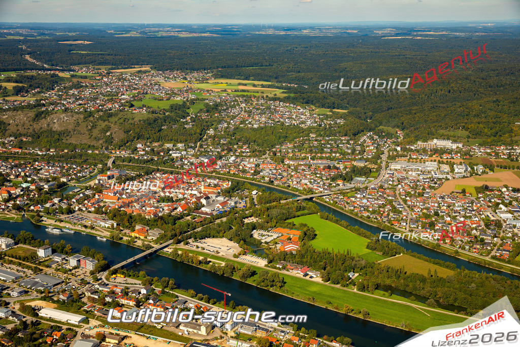 Das Luftbild zeigt :  Kelheim - Die Luftaufnahme wurde 2023 vom UL-Flugzeug aus erstellt ( keine Drohne ) - Hochauflösende Luftaufnahme - Für grossformatige Ausdrucke geeignet. Die Geschenkidee !Mit Lizenz und Bildrechte bestellbar