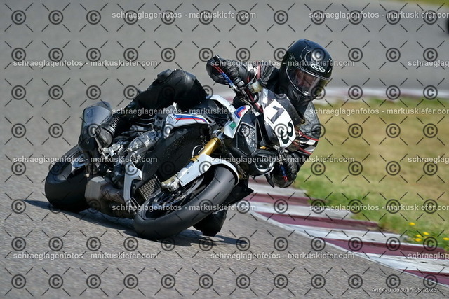 26BT02-1554 | markuskiefer.com - Realisiert mit Pictrs.com