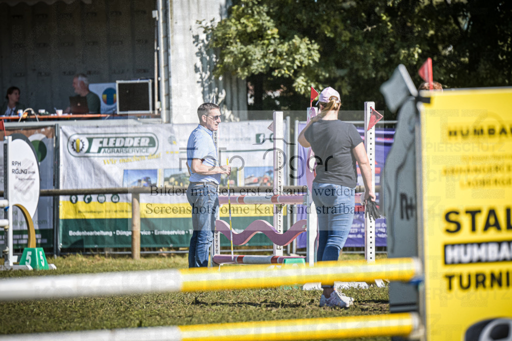 DOS_0011 | Entdecke hochwertige Reitturnierfotos von Foto Oger. Professionell, emotional und authentisch – jetzt Lieblingsmomente im Shop bestellen.Deutschlandweite Turnierfotografie. - Realisiert mit Pictrs.com