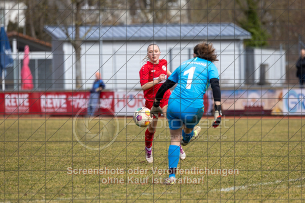 20250223_131331_0077 | #,1.FC Donzdorf (rot) vs. TSV Tettnang (schwarz), Fussball, Frauen-WFV-Pokal Achtelfinale, Saison 2024/2025, Rasenplatz Lautertal Stadion, Süßener Straße 16, 73072 Donzdorf, 23.02.2025 - 13:00 Uhr,Foto: PhotoPeet-Sportfotografie/Peter Harich