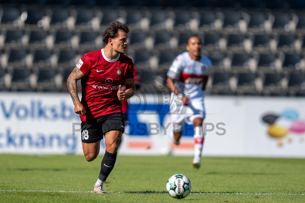 SG Sonnenhof Großaspach vs. Fortuna Köln, Fussball, 3. Liga, 1. Spieltag, 08.08.2026 | Niklas Pollex (SG Sonnenhof Großaspach, #18),SG Sonnenhof Großaspach vs. Fortuna Köln, Fussball, 3. Liga, 1. Spieltag, 08.08.2026,DFB regulations prohibit any use of photographs as image sequences and/or quasi-video