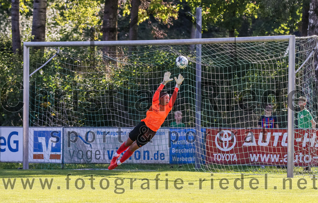2023-09-16_090_FC_Forstern_gegen_VfL_Sindelfingen_Ladies_I | Forstern, Deutschland, 16.09.2023:
Fußball, B-Juniorinnen-Bundesliga Süd 2023 / 2024, 2. Spieltag, FC Forstern gegen VfL Sindelfingen Ladies I, Endergebnis: 4:1

Torfrau Rosanna Schmauder (VfL Sindelfingen Ladies I, #1)

Foto: Christian Riedel / fotografie-riedel.net