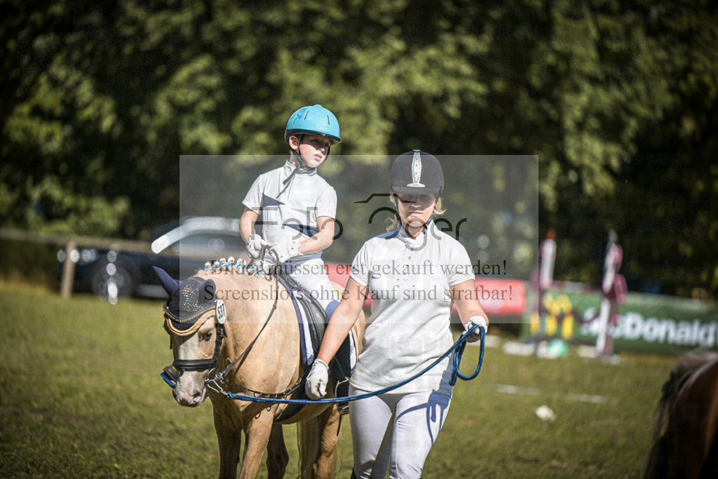 DOS_0012 | Entdecke hochwertige Reitturnierfotos von Foto Oger. Professionell, emotional und authentisch – jetzt Lieblingsmomente im Shop bestellen.Deutschlandweite Turnierfotografie. - Realisiert mit Pictrs.com
