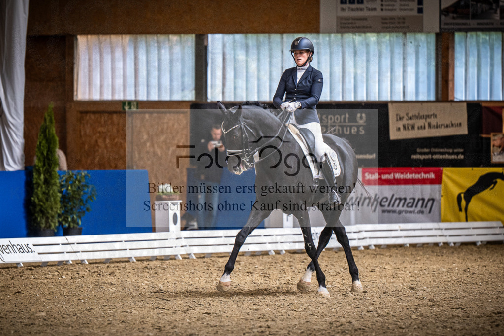 DOS_0990 | Entdecke hochwertige Reitturnierfotos von Foto Oger. Professionell, emotional und authentisch – jetzt Lieblingsmomente im Shop bestellen.Deutschlandweite Turnierfotografie. - Realisiert mit Pictrs.com