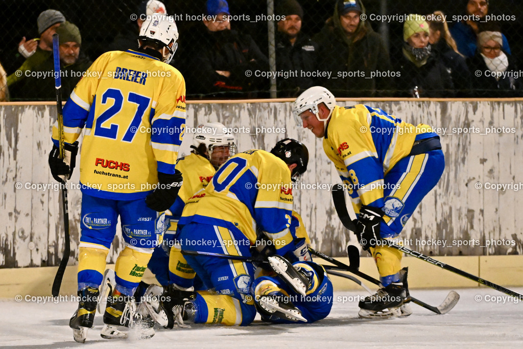 ELV Zauchen vs. EC Tigers Paternion  | Jubel ELV Zauchen Mannschaft, #27 Dreier Christopher ELV Zauchen, #30 Müller Samuel ELV Zauchen, #88 Maurer Manuel ELV Zauchen, ELV Zauchen vs. EC Tigers Paternion , ELV Zauchen vs. EC Tigers Paternion  am 02.01.2025 in Eisoval Zauchen (Stadthalle Villach), Austria, (Photo by Bernd Stefan)