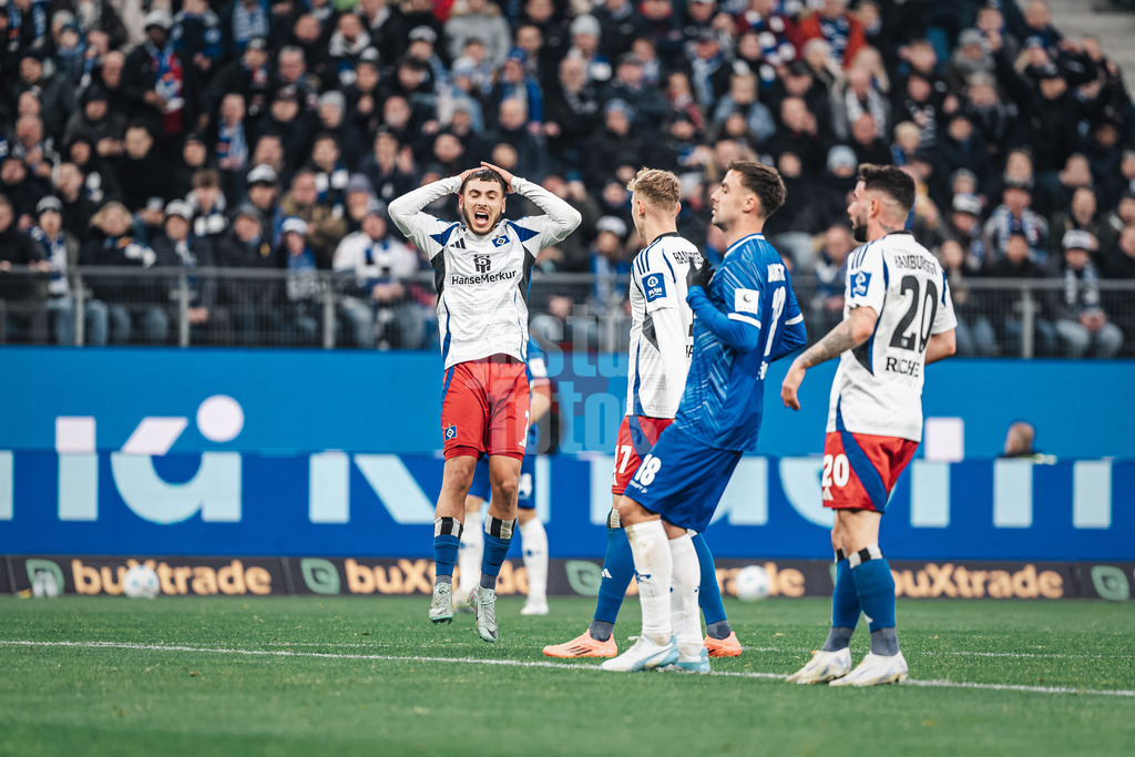 Fußball | Männer | Saison 2024/2025 | 2. Fußball-Bundesliga | 15. Spieltag | Hamburger SV vs. SV Darmstadt 98 | 08.12.2024 | William Mikelbrencis (#2, HSV) ärgert sich