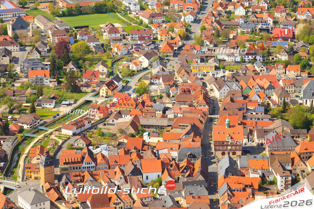 Die Luftaufnahme der Stadt Bad Staffelstein wurde vom UL-Flugzeug heraus erstellt ( keine Drohne )- hohe Auflösung für beste Qualität