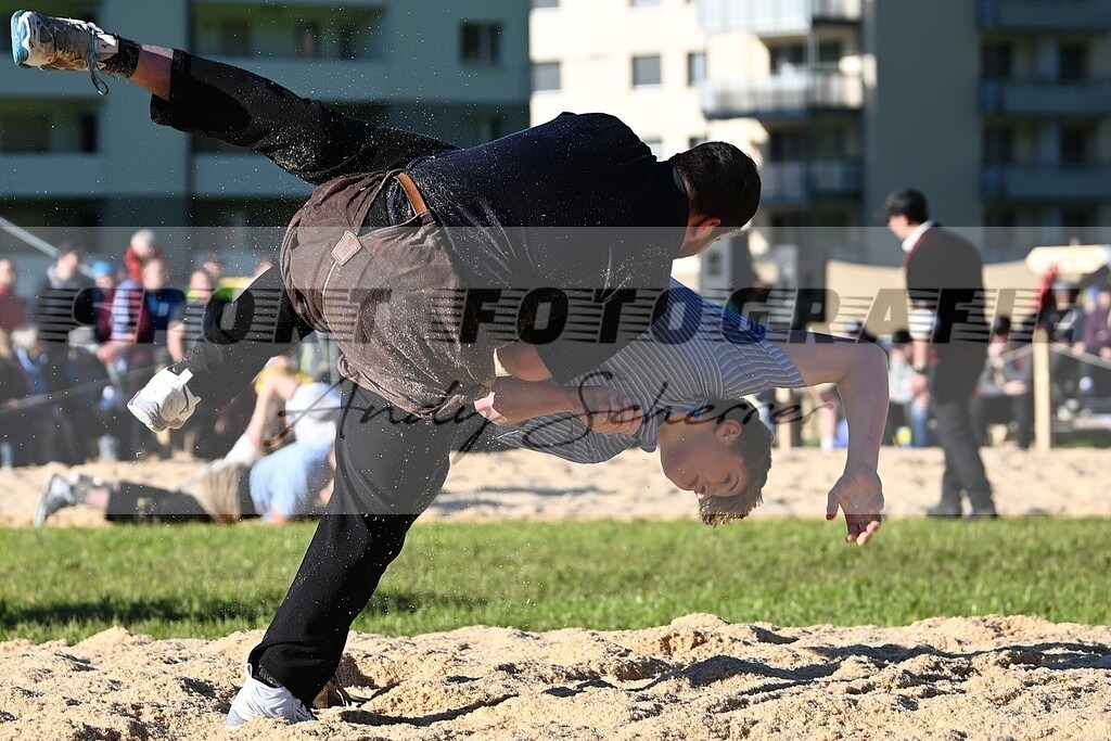 Auf der Maur Jonas Ingenbohl vs. Rogenmoser FabianDSC_5876aaaa | Kaufen Sie Sportbilder im Onlineshop von Andy Scherrer Sportfotografie. Faszinierende Bilder von Sportevents aus der ganzen Schweiz. Fussball, Frauenfussball, Unihockey, Handball, Schwingen und weiteren Sportarten. - Realisiert mit Pictrs.com