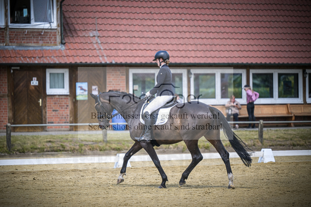 DOS_5012 | Entdecke hochwertige Reitturnierfotos von Foto Oger. Professionell, emotional und authentisch – jetzt Lieblingsmomente im Shop bestellen.Deutschlandweite Turnierfotografie. - Realisiert mit Pictrs.com