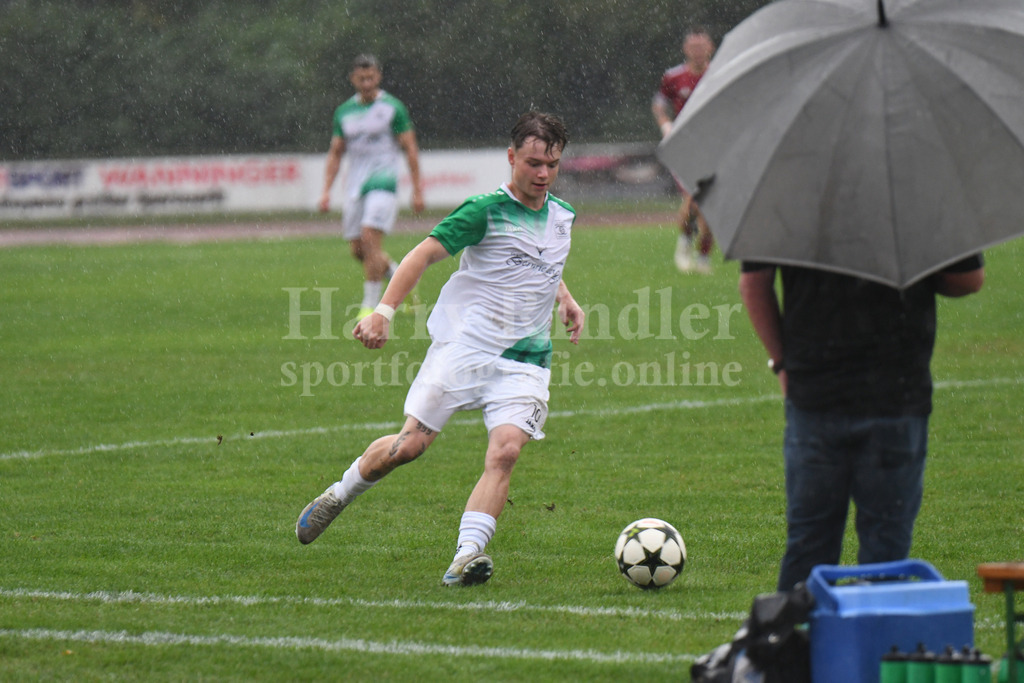 HR1_2094 | starker Regenschauer in Deggendorf  Laurin Hübscher (SpVgg GW Deggendorf #10) - Realisiert mit Pictrs.com