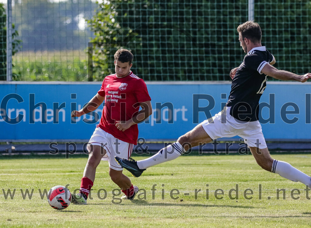 2023-08-20_106_TuS_Oberding_gegen_FC_Finsing_II | Oberding, Deutschland, 20.08.2023:
Fußball, Kreisklasse 2023 / 2024, 3. Spieltag, TuS Oberding gegen FC Finsing II, Endergebnis: 1:1

Vincent Schäfer (FC Finsing, #12), Markus Weber (TuS Oberding, #12)

Foto: Christian Riedel / fotografie-riedel.net
