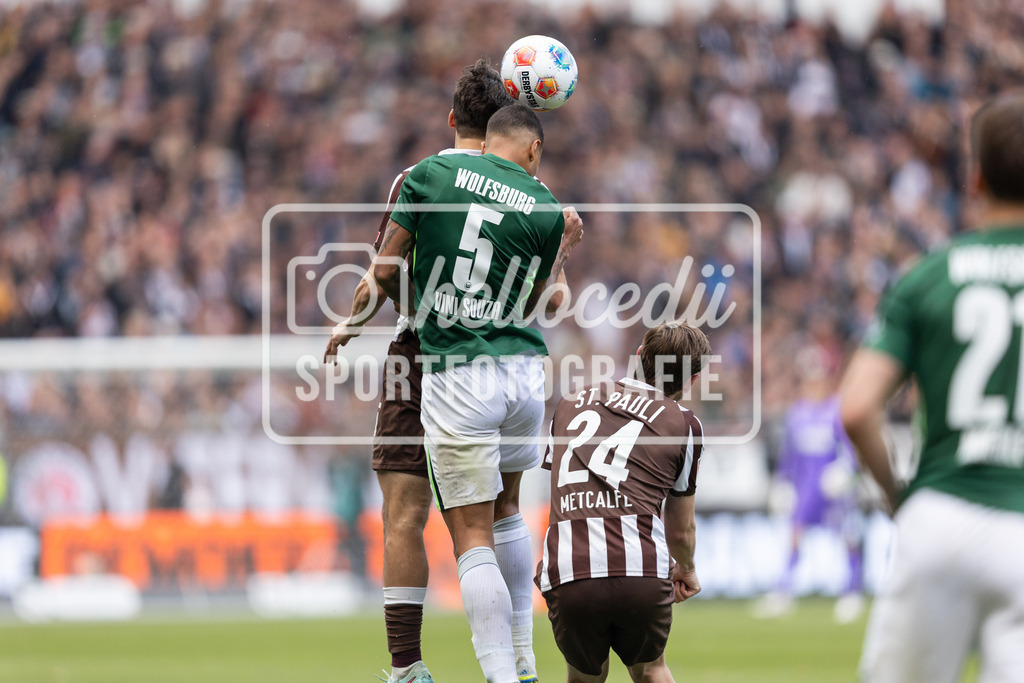 Fußball I Männer I Saison 2025-2026 I Bundesliga I FC St. Pauli - VfL Wolfsburg I 12881 | realhellocedii - Realisiert mit Pictrs.com