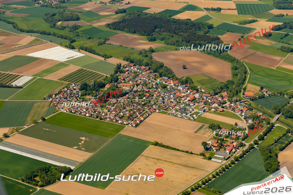 Das Luftbild zeigt : Schönach Mötzing - Die Luftaufnahme wurde 2024 vom UL-Flugzeug aus erstellt ( keine Drohne ) - Hochauflösende Luftaufnahme - Für grossformatige Ausdrucke geeignet. Die Geschenkidee !Mit Lizenz und Bildrechte bestellbar