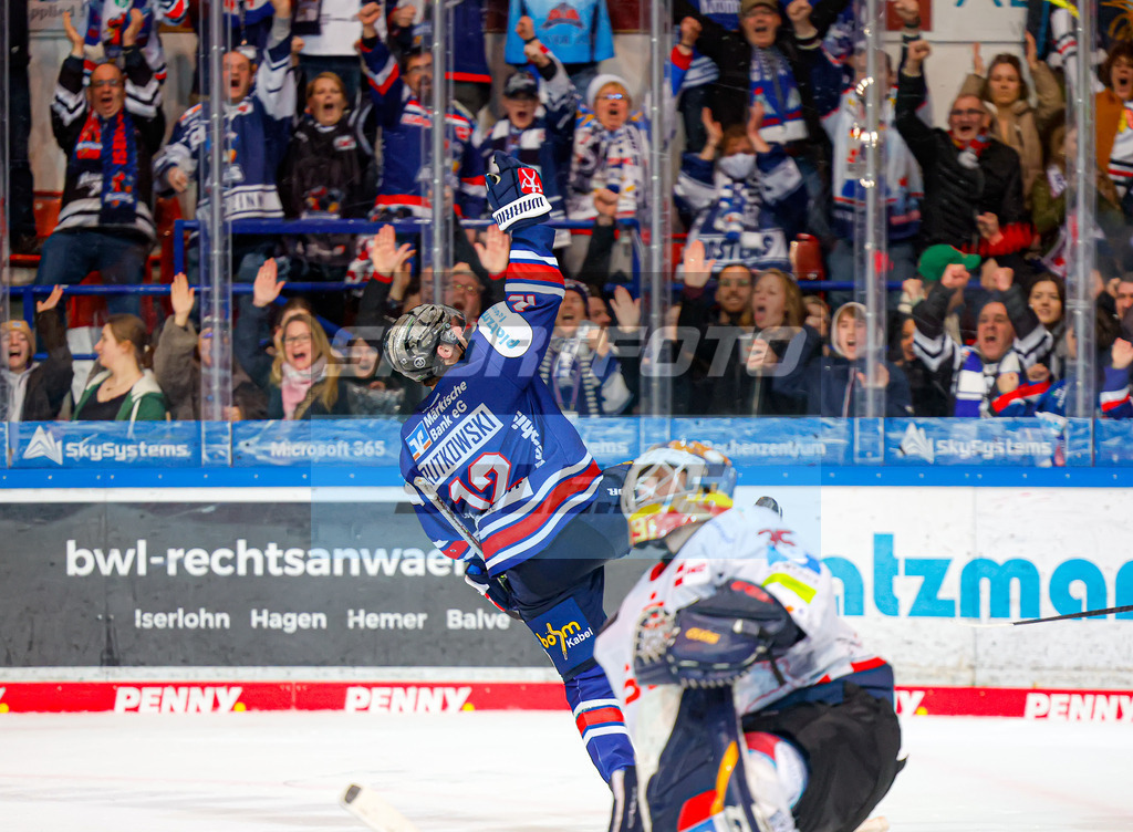 Iserlohn Roosters - Fischtown Pinguins Bremerhaven | Maciej Rutkowski #12 (Iserlohn Roosters)
DEL: Iserlohn Roosters - Fischtown Pinguins Bremerhaven - Realisiert mit Pictrs.com