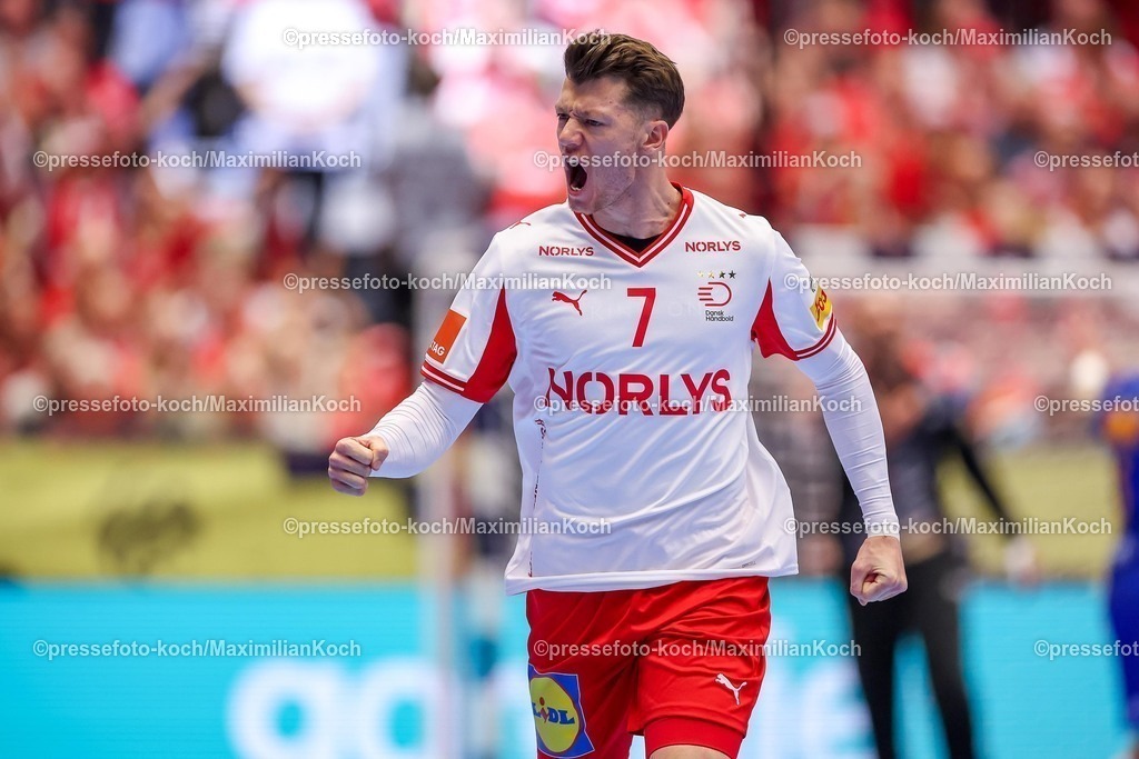 EHF18012602048 | 18.01.2026, Handball, Men's EHF EURO 2026, Dänemark - Rumänien, Jyske Bank Boxen in Herning, Dänemark, Preliminary Round:  Emil Jakobsen (Denmark #07) jubelnd