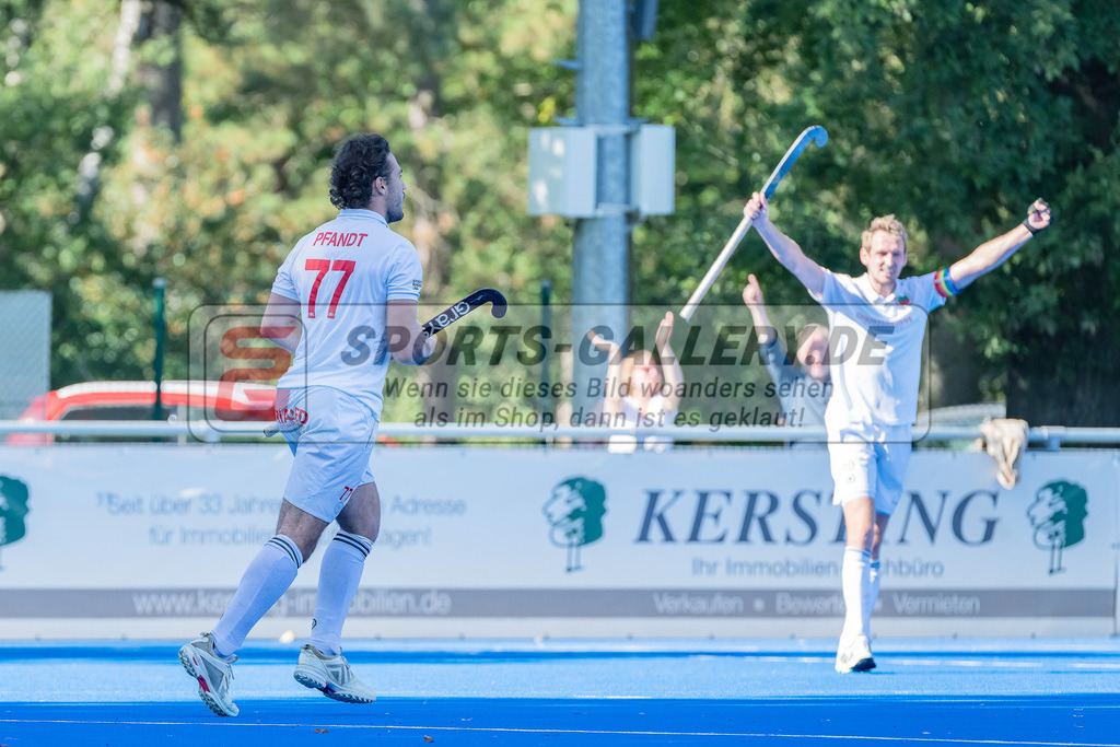 HK_20231001_104927 | 1.Bundesliga Herren Crefelder HTC - Harvestehuder THC am 1.10.2023 CHTC, Krefeld , Masi Pfandt ( Crefelder HTC #77 ) , Niklas Wellen ( Crefelder HTC 10 )