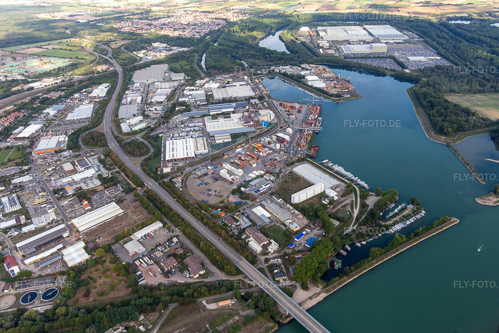 Luftbild: Hafen in Germersheim im Bundesland Rheinland-Pfalz in Deutschland. Foto: IMG_122703.jpg vom 11.09.2020 durch Werner Riehm/FLY-FOTO.de