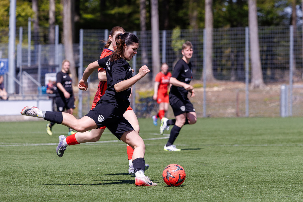 20260426-FCH-Hohenmemmingen_073 | 1.FC Heidenheim 1846 II vs. SGM Hohenmemmingen/Sontheim, Fußball, Frauen, Bezirksliga Meisterrunde, 2025/2026, 1. Spieltag, 26.04.2026 in Heidenheim, Kunstrasen b. Voith-Arena West(Foto: Michael Bulling) - Realisiert mit Pictrs.com