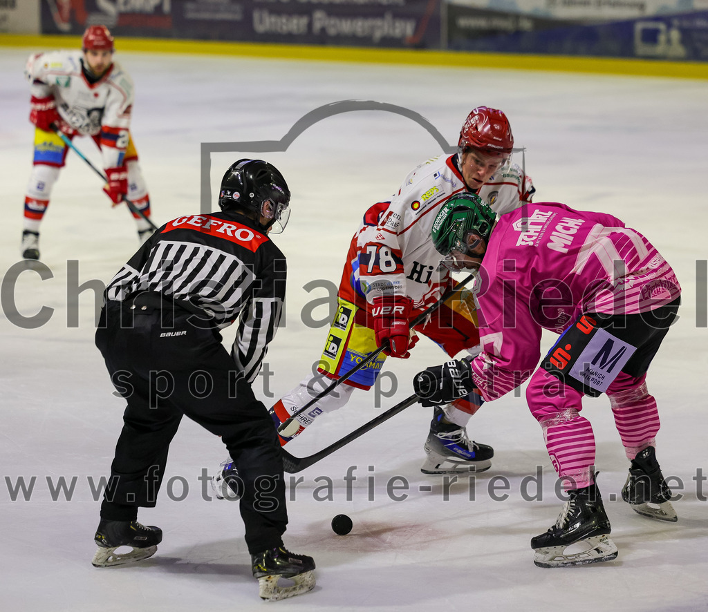 2025-10-24_078_TSV_Erding_gegen_Deggendorfer_SC | Erding, Deutschland, 24.10.2025:Eishockey, Oberliga Süd 2025 / 2026, 11. Spieltag, TSV Erding gegen Deggendorfer SC, Endergebnis: 2:4Harrison Roy (Deggendorfer SC, #78), Philipp Michl (Erding Gladiators, #77)Foto: Christian Riedel / fotografie-riedel.net