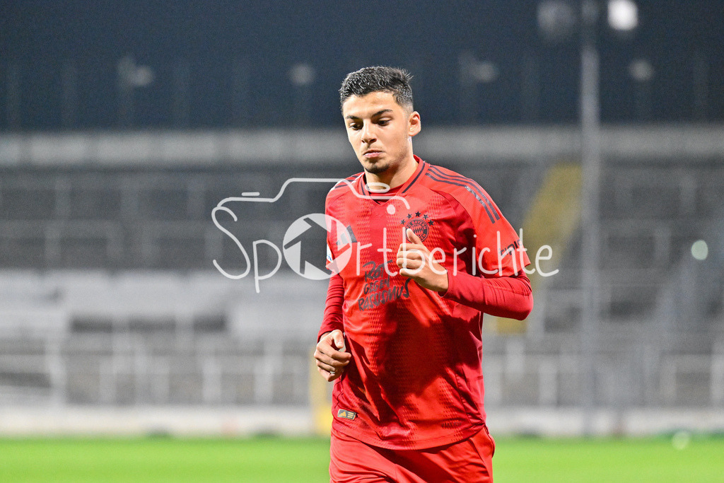 FC Bayern Amateure - SpVgg Greuther Fürth II | im Bild Davide Dell´ERBA (FC Bayern München II #3) / Freisteller / Einzelfoto / Regionalliga Bayern: FC Bayern Muenchen II - SpVgg Greuther Fuerth II, Gruenwalder Stadion am am 29.10.2024