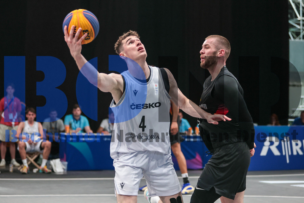 SES_RRG3x320250720-111 | bond - Realisiert mit Pictrs.com