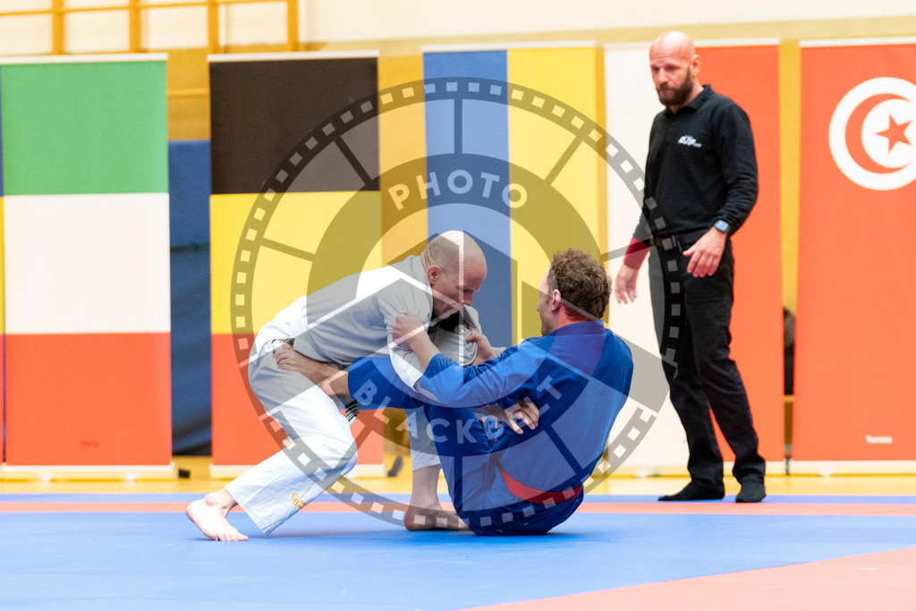 20231118PBB11647 | Fighters compete during the AJP Tour 600 Frankfurt Championship in Frankfurt/Main, Germany, on November 18, 2023.
