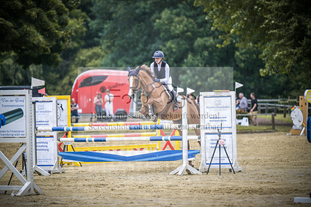 DOS_6207 | Entdecke hochwertige Reitturnierfotos von Foto Oger. Professionell, emotional und authentisch – jetzt Lieblingsmomente im Shop bestellen.Deutschlandweite Turnierfotografie. - Realisiert mit Pictrs.com