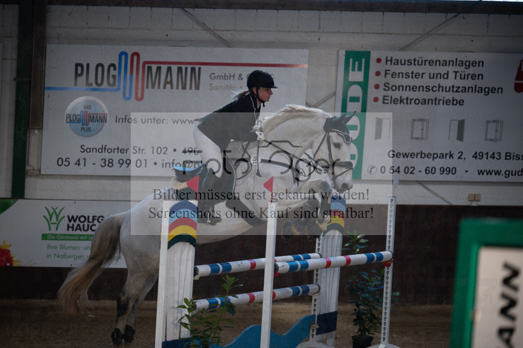 Hallenreittunier Voxtrup 2023 | Entdecke hochwertige Reitturnierfotos von Foto Oger. Professionell, emotional und authentisch – jetzt Lieblingsmomente im Shop bestellen.Deutschlandweite Turnierfotografie. - Realisiert mit Pictrs.com