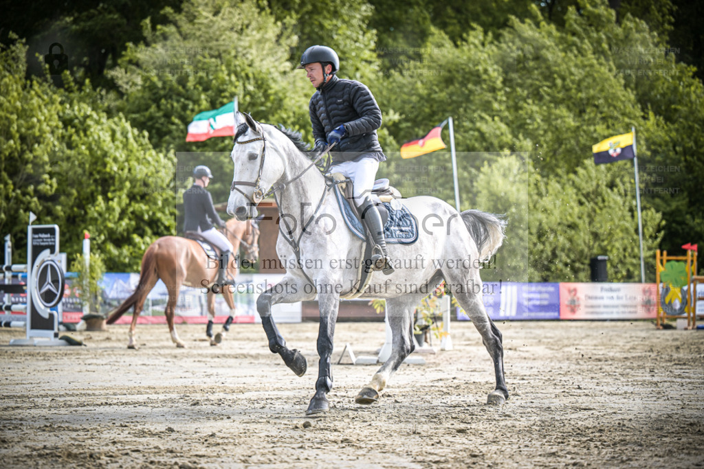 DOS_9761A | Entdecke hochwertige Reitturnierfotos von Foto Oger. Professionell, emotional und authentisch – jetzt Lieblingsmomente im Shop bestellen. - Realisiert mit Pictrs.com