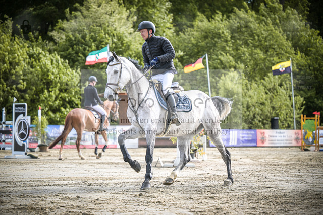 DOS_9761A | Entdecke hochwertige Reitturnierfotos von Foto Oger. Professionell, emotional und authentisch – jetzt Lieblingsmomente im Shop bestellen. - Realized with Pictrs.com