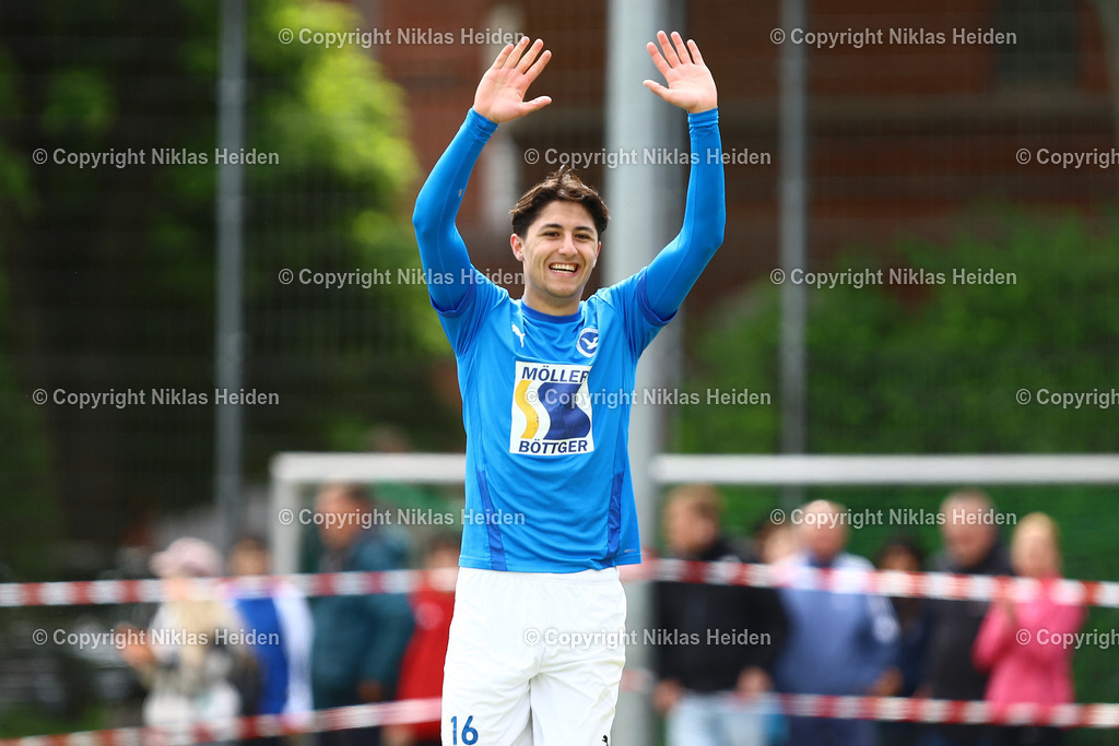 NH_USCPaloma_SVHalstenbekRellingen_LottoPokal_04052025 | #16 Haron Sabah (USC Paloma) bejubelt seinen Treffer zum 3:0.Fußball I Herren I Lotto Pokal I Saison 2024-2025 I Halbfinale I USC Paloma - SV Halstenbek-Rellingen I 04.05.2025 I Jonny-Rehbein-Sportplatz - Realisiert mit Pictrs.com