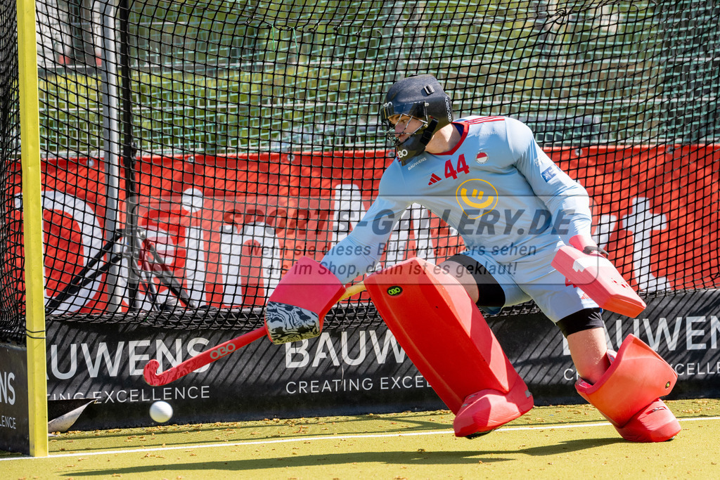 SFE_20250412_0015 | Köln, Deutschland, 12.04.2025:  Hockey 1. Bundesliga Herren Rot-Weiss Köln - Harvestehuder THC im KTHC Stadion Rot-Weiss Köln Tennis and Hockey Club am 12.04.2025 in Köln, Deutschland. (Foto von Stephan Fehrmann)Köln, Germany, 12.04.2025: Hockey 1. Bundesliga Herren Rot-Weiss Köln - Harvestehuder THC in KTHC Stadion Rot-Weiss Köln Tennis and Hockey Club at 12.04.2025 in Köln, Deutschland. (Foto from Stephan Fehrmann)