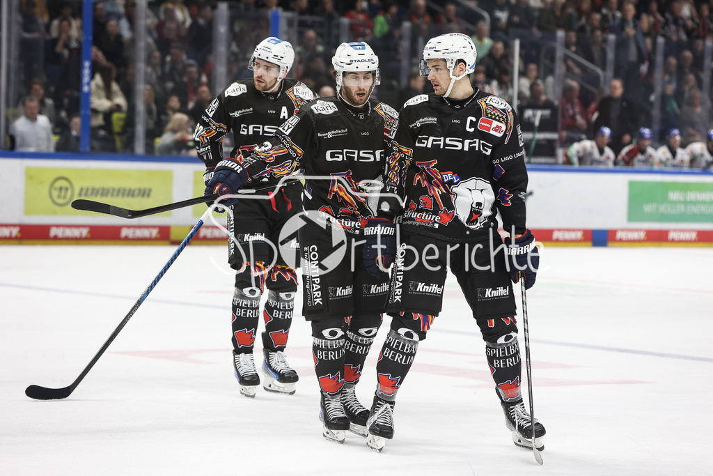 Eisbären Berlin - Augsburger Panther | im Gespraech Blaine BYRON (EBB #23) und Kai WISSMANN (EBB #6)