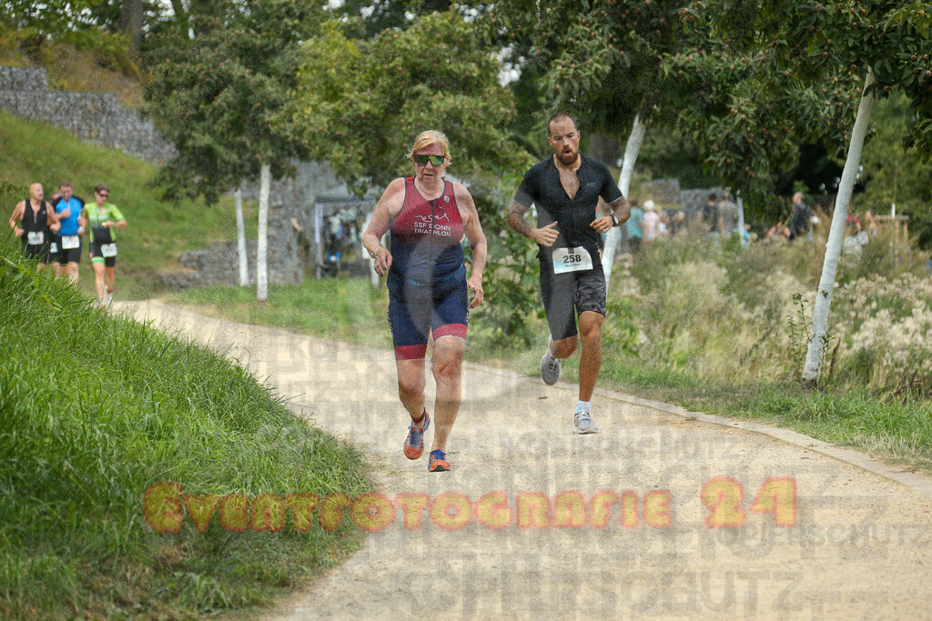 250824_1346_EX1_3606 | Sportfotografie im Rhein-Sieg Kreis, Köln, Bonn, NRW, Rheinland Pfalz, Hessen, etc. Unser Tätigkeitsfeld umfasst den Laufsport vom Volkslauf über den Marathon, Duathlon, Triathon bis zum Ultralauf wie Kölnpfad Ultra oder Schindertrail.